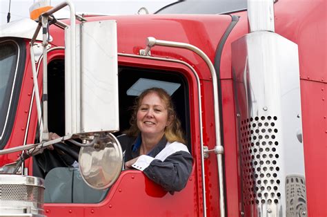 truckers life    women  trucking drive mw truck