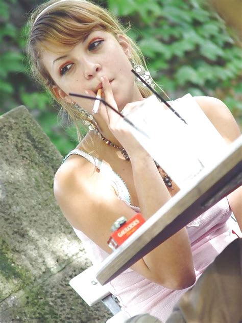 women smoking cigarettes 198 pics