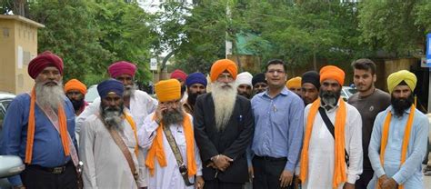 karachi s minority sikh community seeks control of gurdwara