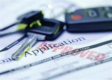 americans owe  billion  car loans  record high     paying  time