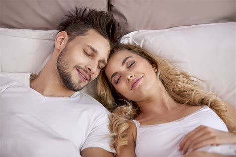 What When Wear — What Does Your Couple Sleeping Position Say About