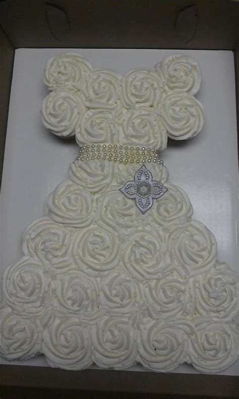 cupcakes shaped like a wedding dress how big of a board for 28 cupcakes
