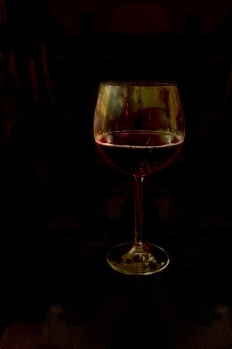 gratis afbeeldingen glas viering rood drinken duisternis leeg rode wijn materiaal