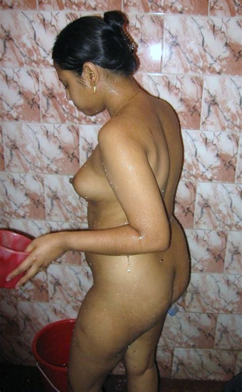 Bhabhi Ki Nangi Photo In Sari Showing Nude Body