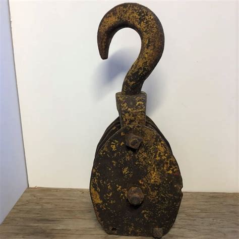 fabulously rusty   functional large block pulley  hook  argosy antiques fine