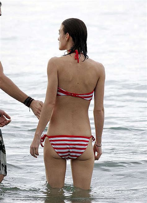 Keira Knightley Hot Tight Body In A Bikini Photo 3