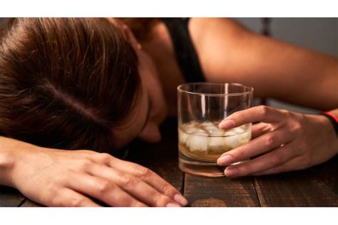 alkoholsucht das sind die folgen womens health