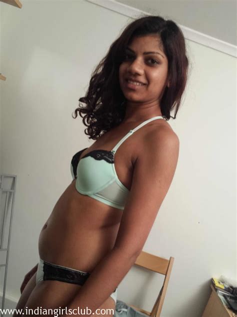dark skin srilankan porn babe exposing juicy tits indian