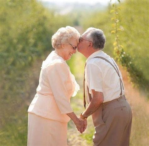 15 older couple wedding photos to reminds that you are not