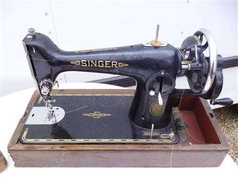 antique collectable singer  hand crank sewing machine spares untested