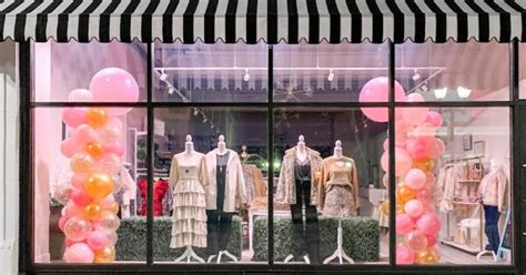 window display ideas  boutiques  boutique hub