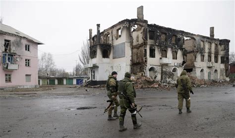eastern ukraine residents flee as fighting continues