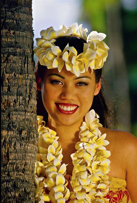 Pin By Kathi Vikjord On ~ ~people From Around The World~ ~ Hawaiian