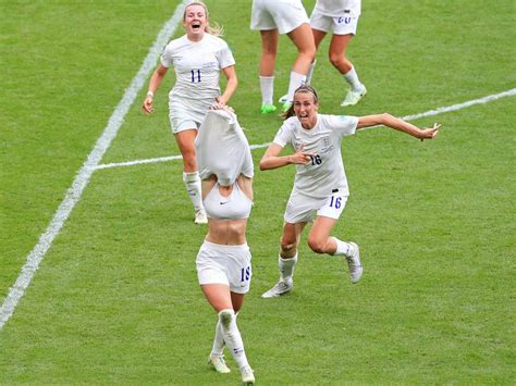 Queen Congratulates England Women’s Soccer Team For Win Against Germany