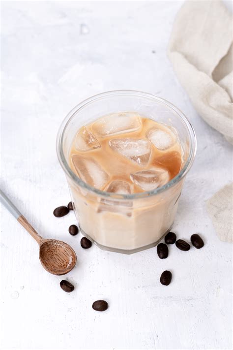 eiskaffee selber machen rezept mit kaffee milch und eiswuerfeln