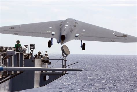 lockheeds mq  tanker drone  impressive      paper plane