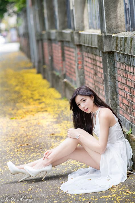 Kiki Hsieh Model Women Brunette Long Hair White Dress Sitting