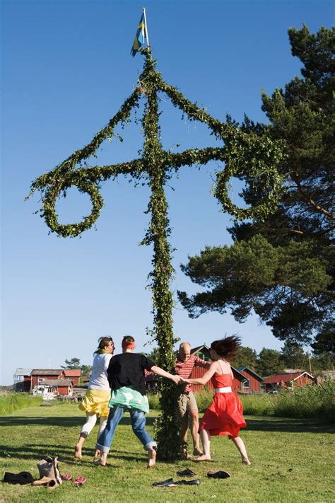 How People Celebrate Midsummer In Sweden –