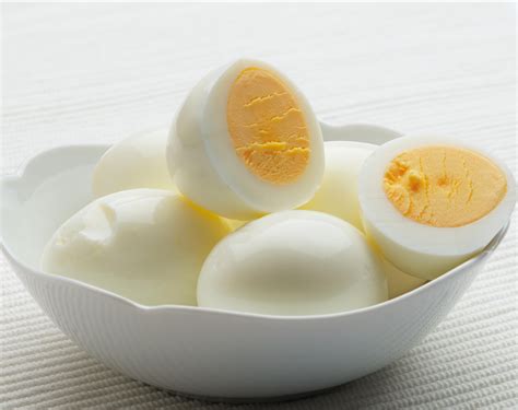 waarom zijn sommige hardgekookte eieren gemakkelijk te pellen en andere niet de standaard