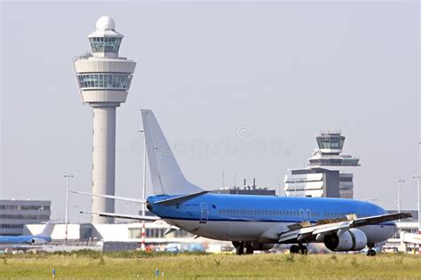 schiphol luchthaven stock foto image  nederland vliegtuig