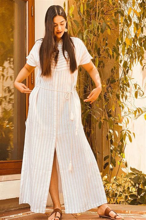 Sonam Kapoor Ahuja Spends A Sunny Day At Home In A Cotton