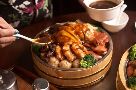 essential chinese  year foods    find   macao