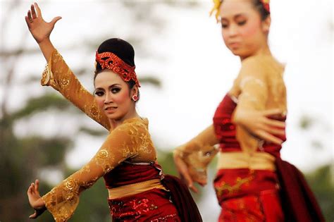 tarian indonesia  mendunia pitujuh