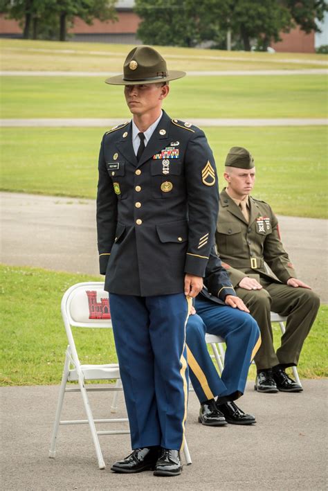 military policeman named top army drill sergeant article  united states army