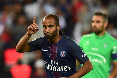 lucas moura psg     playing  strong arsenal   champions league