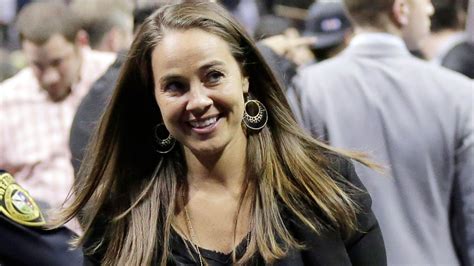 spurs hire wnba star becky hammon as assistant making her first full