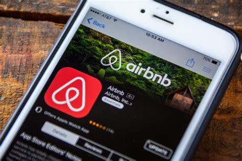 airbnb set  debut    stock market   bn valuation