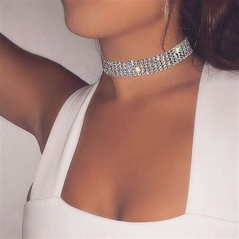 20 Ways To Wear Chokers With Your Outfit Society19 Enger Kragen