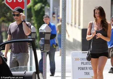 jeremy renner takes a stunning curvy brunette out for an intimate lunch
