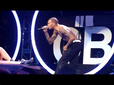 Chris Brown Kisses Fan And Sucks Her Knee On Stage In