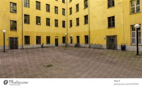 haesslicher hof  gelb  berlin ein lizenzfreies stock foto von photocase