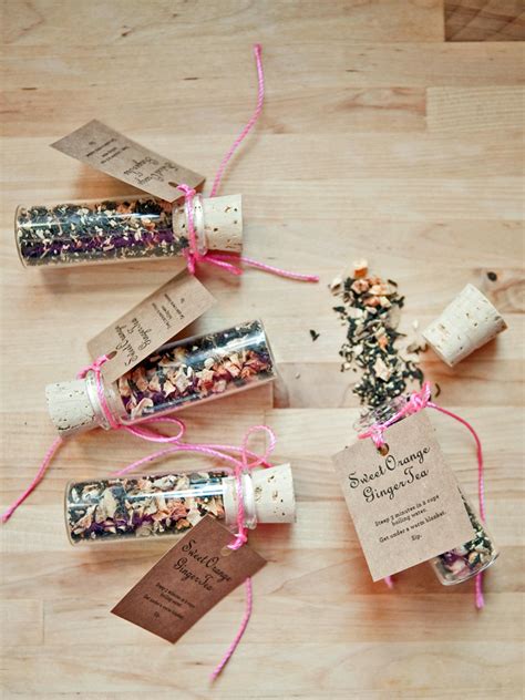 festive diy holiday party favors
