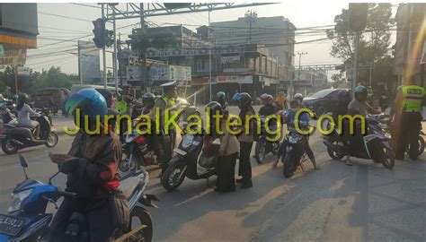 operasi patuh telabang   pengendara sepeda motor terjaring razia