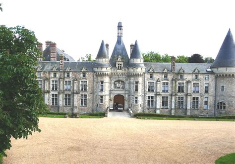 top luxury chateau hotels  france world luxury tourism