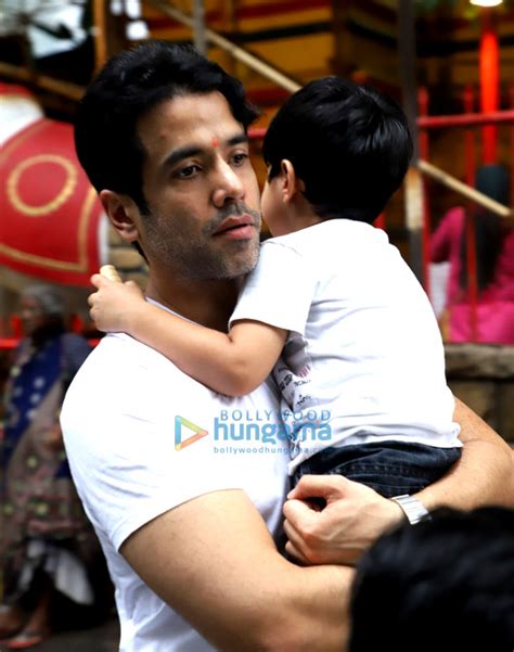 Photos Tusshar Kapoor And His Son Laksshya Snapped At Shani Temple In