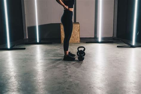 6 Best Kettlebell Exercises For Women To Level Up Their Workout