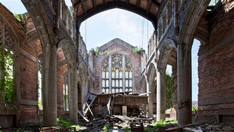 abandoned churches left  decay   usa