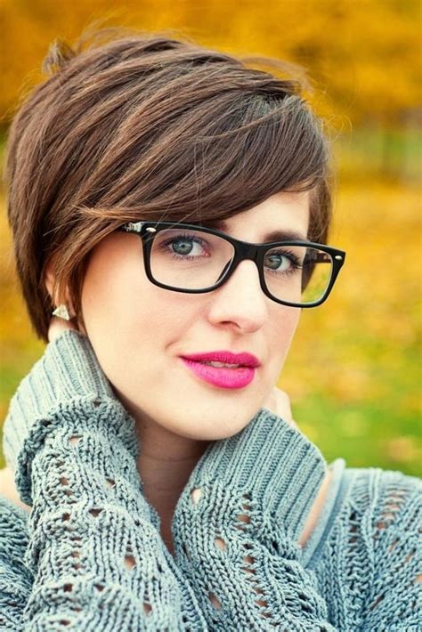 20 Ideas Of Short Hairstyles For Ladies With Glasses