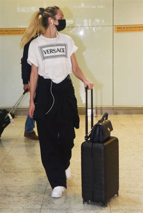 10 most stylish celebrity airport outfits of 2023 fashonation