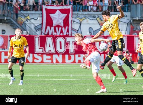 maastricht netherlands september  sven blummel  mvv maastricht terrence douglas  roda