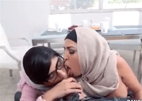 orgía árabe con las musulmanas mia khalifa y su amiga don porno gratis