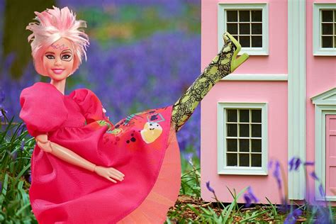 Mattel Creates Weird Barbie Based On Kate Mckinnons Character