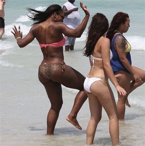Serena Williams That Booty In A Bikini Big Show In The