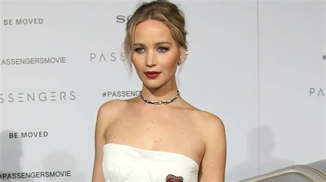 jennifer lawrence is keeping her relationship on the dl but we see