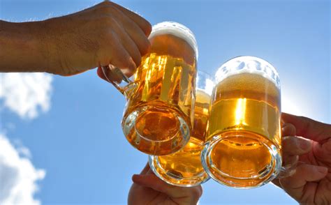 hoher bier konsum trinken auf dem oktoberfest haeufig ein ausloeser fuer