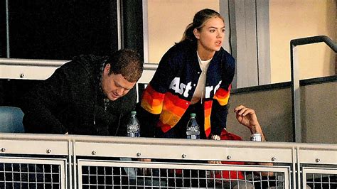 Kate Upton Wears Retro Sweater Again To Game 6 Of World Series